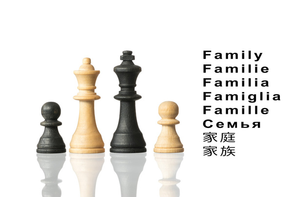 Zastoupení rodiny s šachové figurky a slovo "rodina - Fotografie, Obrázek