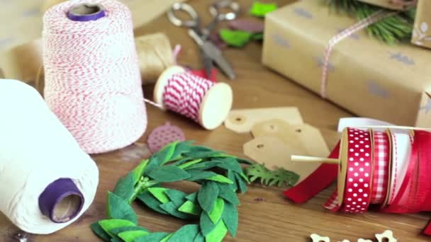 embrulhar presentes de Natal
 - Filmagem, Vídeo