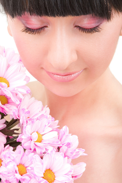 Lovely brunette with pink flowers - Foto, Bild
