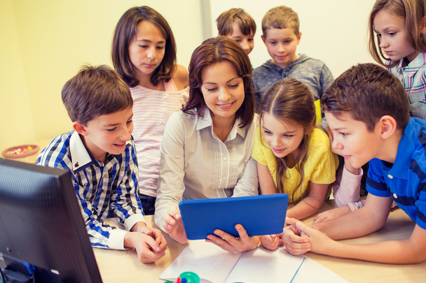 group of kids with teacher and tablet pc at school - Zdjęcie, obraz