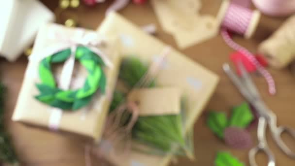 embrulhar presentes de Natal
 - Filmagem, Vídeo