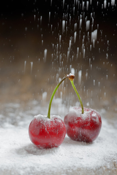 ciliegia e zucchero neve
 - Foto, immagini