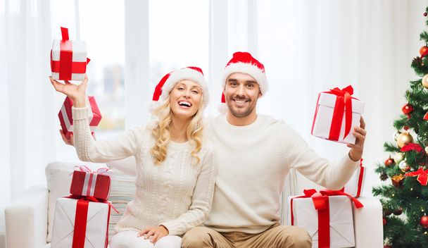 happy couple at home with christmas gift boxes - Foto, Imagen
