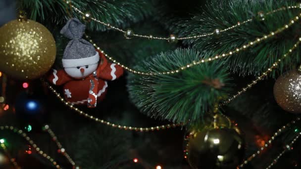 Nieuwe jaar boom met speelgoed en verlichting - Video