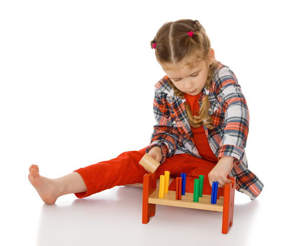Petite fille dans un environnement Montessori
 - Photo, image