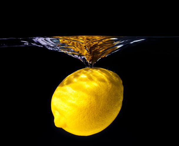 Limón amarillo maduro
 - Foto, Imagen