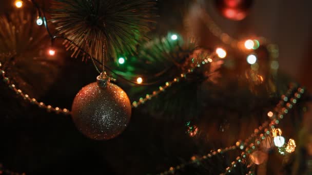 Nový rok strom s hračkami a světla - Záběry, video