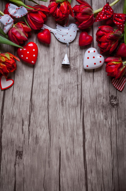 corazones y tulipanes rojos
 - Foto, Imagen