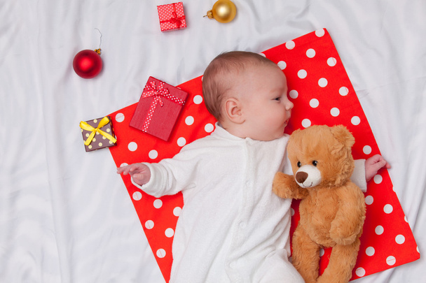 クリスマス プレゼントの赤ちゃん  - 写真・画像