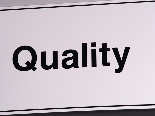 Qualitätswandschild in schwarz auf weißem Hintergrund - Foto, Bild