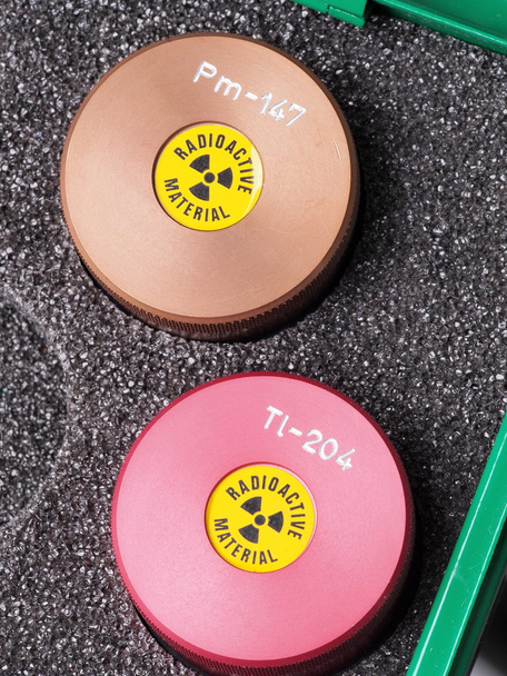 Két speciális konténerek radioaktív figyelmeztető matrica - Fotó, kép