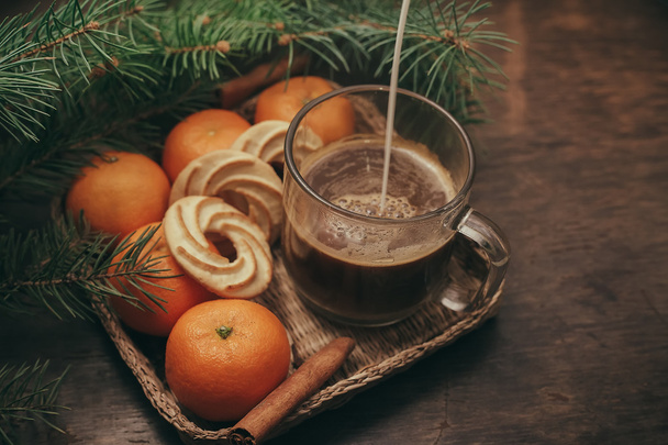 Tangerines Christmas Tree Coffee on old wooden background - Foto, imagen