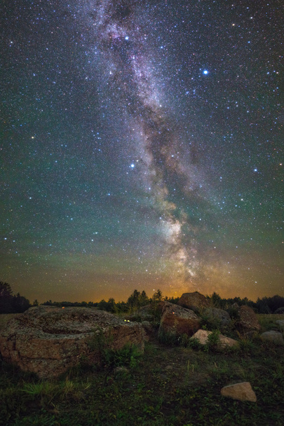 Млечный Путь над скалами
 - Фото, изображение