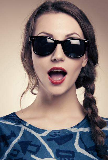 Beautiful and fashion girl in sunglasses - Fotografie, Obrázek