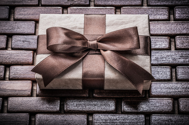 Wrapped giftbox with ribbon - Fotoğraf, Görsel