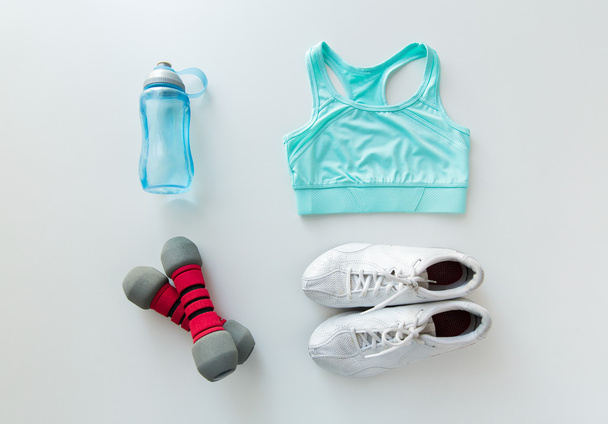 close up of sportswear, dumbbells and bottle - Foto, Bild