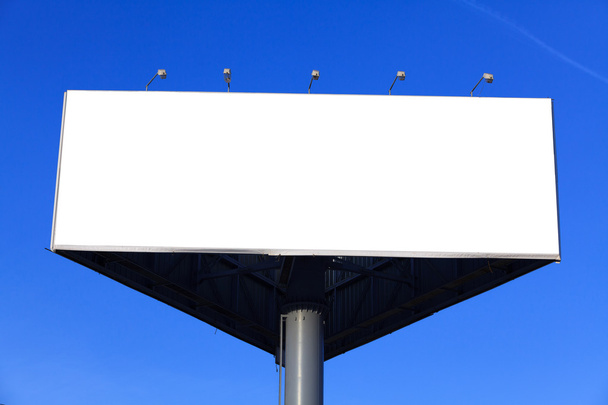 Billboard en blanco
 - Foto, Imagen