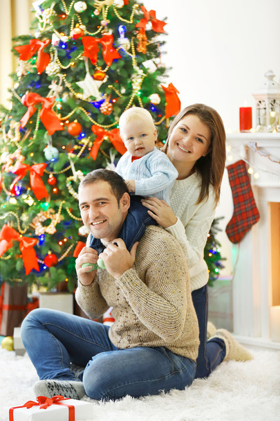 Christmas family portrait in home holiday living room - Foto, imagen