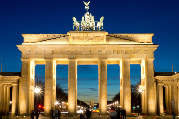 La Porta di Brandeburgo all'alba
 - Foto, immagini