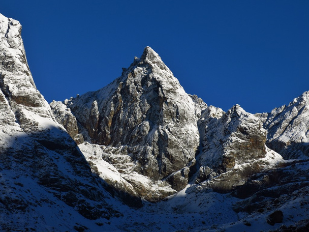 Berg neben der Cho-la-Pass-Trekkingroute - Foto, Bild