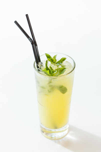 summer cocktail with mint - Фото, зображення