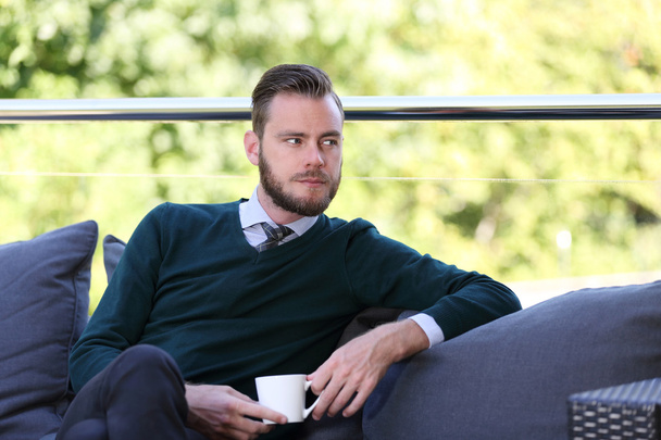Businessman sitting down outdoors - Fotoğraf, Görsel