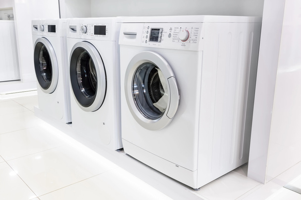 lavando mashines en la tienda de electrodomésticos
 - Foto, imagen