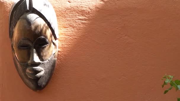 Maske an der Wand, Senegal - Filmmaterial, Video
