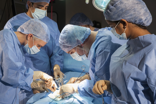 Tıbbi ekip doktorların hastane cerrahi operasyon - Fotoğraf, Görsel