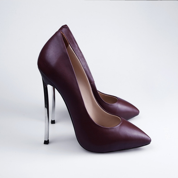 Ruskeat naisten kengät
 - Valokuva, kuva