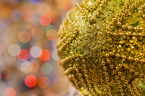 Árvore de Natal decorada em fundo borrado, espumante e fada - Foto, Imagem