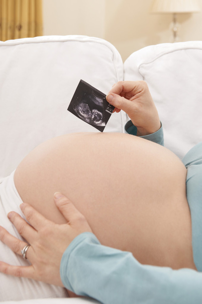 Pregnant Woman Resting Scan Of Baby On Stomach - Fotó, kép