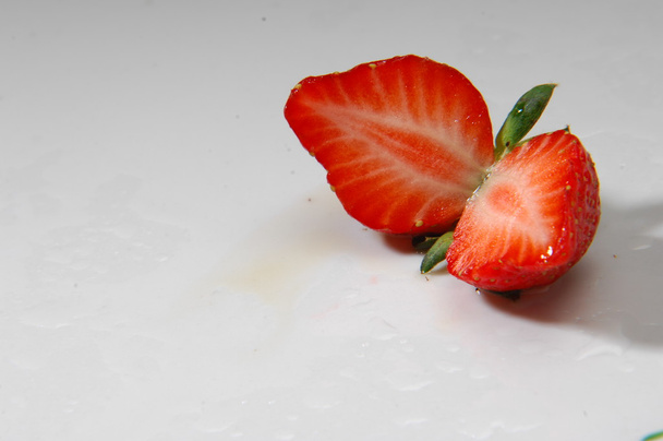 Gros plan de fraise dans le jus
 - Photo, image