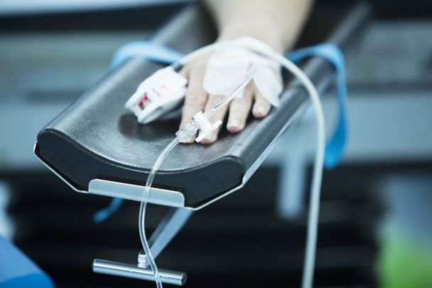 Patient Hand in Operationssaal im Krankenhaus - Foto, Bild