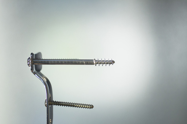 Traumatología cirugía ortopédica tornillos de placa de implante
 - Foto, Imagen
