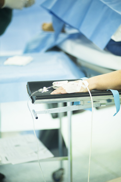 Patiënten hand in ziekenhuis operatiekamer chirurgie - Foto, afbeelding
