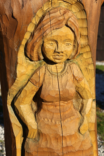Dame aus Holz geschnitzt - Foto, Bild