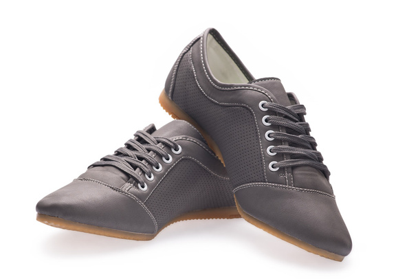 Une paire de chaussures de sport noires à lacets
 - Photo, image