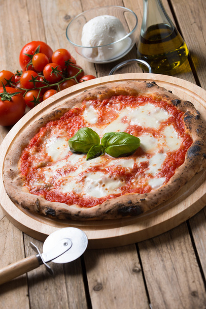 Zusammensetzung der Pizza Margherita - Foto, Bild