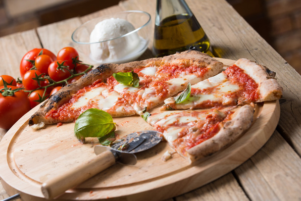 Zusammensetzung der Pizza Margherita - Foto, Bild