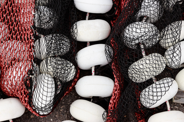 рыболовные сети с пробками
. - Фото, изображение