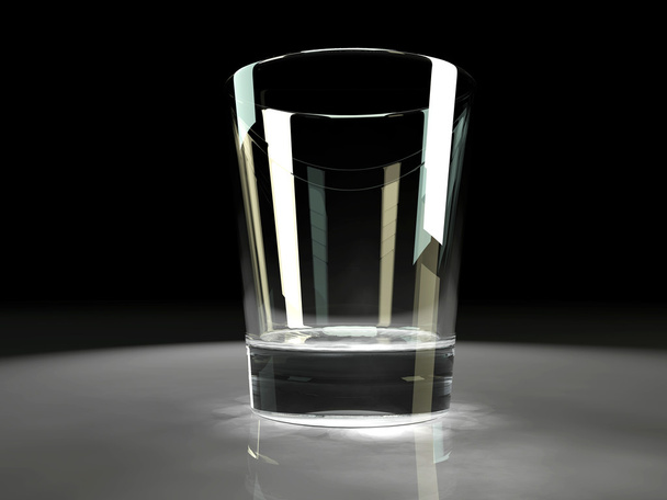 leeg glas met refractieve bijtende effecten - Foto, afbeelding