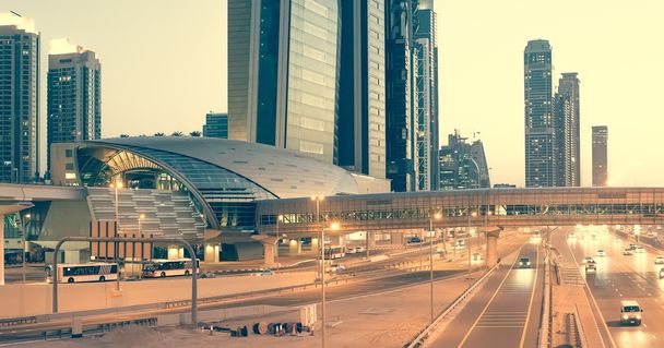 rua em Dubai
 - Foto, Imagem