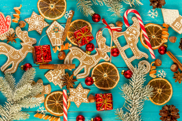 Arka plan ile topları, Noel çerezleri, kar taneleri ve portakal - Fotoğraf, Görsel