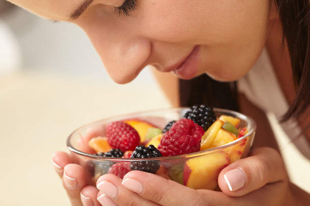 Woman eating fruit salad - Foto, Imagem