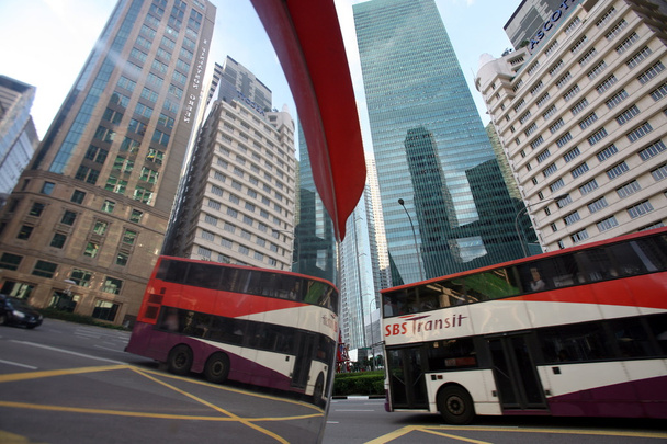 Autobus na ulicy w Singapurze - Zdjęcie, obraz