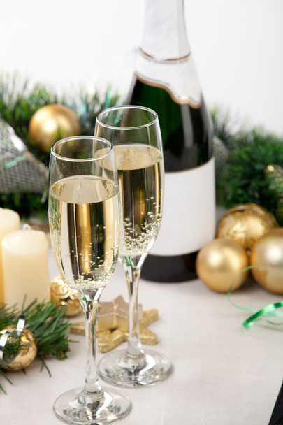 Bardak şampanya Yılbaşı gecesi - Fotoğraf, Görsel