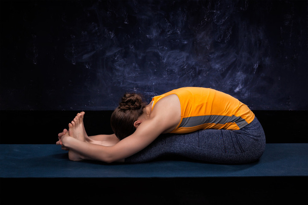 Sporty woman practices Ashtanga Vinyasa yoga asana - Valokuva, kuva