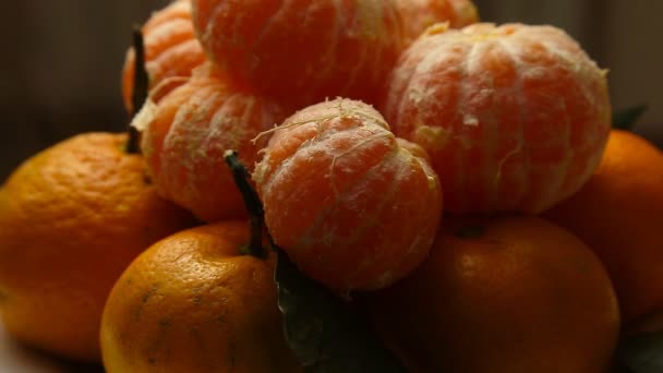 čerstvé mandarinky s listy - Záběry, video