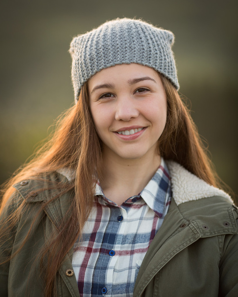 Teen Girl Wearing Hat and Smiling in Camera - Fotoğraf, Görsel